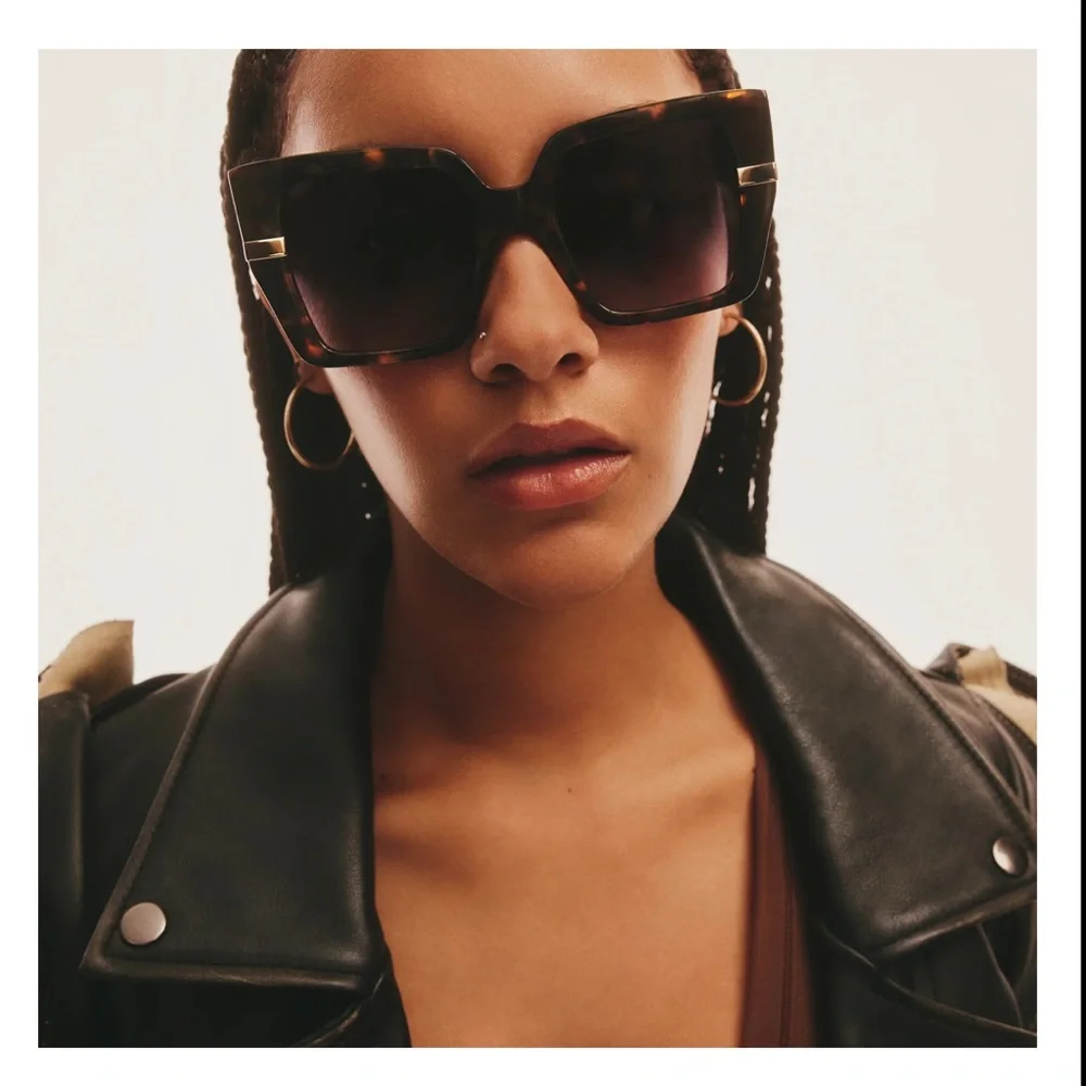 NEW IN BOX!! Quay Notorious Sunglasses in Tortoise - Picture 3 of 16